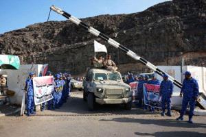 عدن: القوات المسلحة تبدأ إعادة تموضعها خارج المدينة