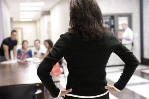 اعتقال معلمة أسترالية متزوجة بتهم الاعتداء الجنسي على أطفال