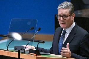 ستارمر يطالب ترامب بالاعتذار عن تصريحات «مسيئة» بحق حلفاء واشنطن في أفغانستان