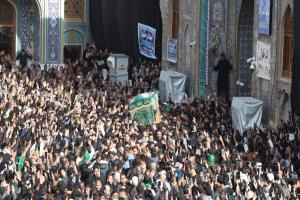 وسط دموع الجزع.. آلاف الشيعة يحيون ذكرى وفاة الإمام الكاظم في الكاظمية