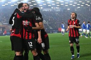 ميلان يقلب الطاولة على كومو خارج الديار