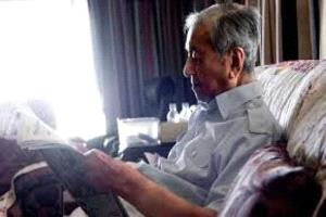 مهاتير محمد في اختبار العمر: سقوط يُدخل زعيم ماليزيا التاريخي المستشفى