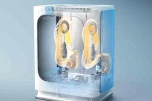 روبوت ذكي ينظف الأحذية بالماء فقط