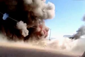 صحفي يتهم الطيران السعودي باستخدام قنابل محرّمة دوليًا ويصفها بـ"الإرهاب الأشد"