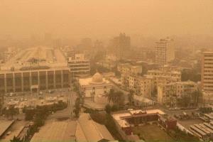 سماء القاهرة الصفراء.. عاصفة ترابية تعطل الرؤية والملاحة
