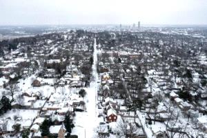 الشتاء يشلّ أميركا: عواصف «تاريخية» تلغي آلاف الرحلات وتقطع الكهرباء