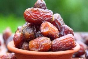 تناول تمرتين يوميًا في الشتاء.. طاقة وهضم أفضل وبشرة صحية