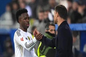 بعد رحيل تشابي.. فينيسيوس يقترب من تجديد عقده مع ريال مدريد