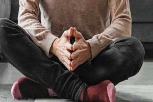 اجلس على الأرض… وانهض بصحة أفضل