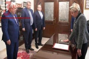 نقل سفيرة فلسطين في طهران إلى المستشفى بعد هجوم محتجين على مقر إقامتها