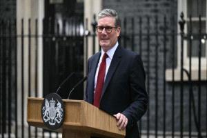 ستارمر يحذر: إقالتي تفتح الباب لليمين المتطرف في بريطانيا