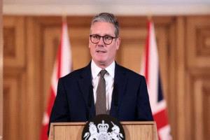 ستارمر يحذر: حرب غرينلاند التجارية تهدد التحالفات