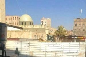 مليشيا الحوثي تهدم أقدم مسجد في صنعاء وتحوّل محيطه إلى مشروع تجاري