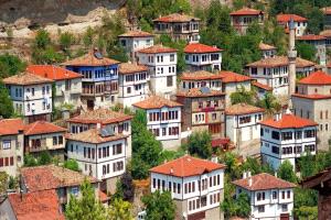 العراقيون خامسًا في سوق عقارات تركيا… تراجع الأرقام وهيمنة روسية