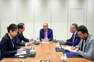 اليمن واليابان تبحثان دعم الاستقرار والتنمية في حضرموت والمهرة