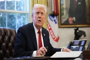 ترمب يفتح باب سحب الجنسية: التجنيس تحت مقصلة الاحتيال