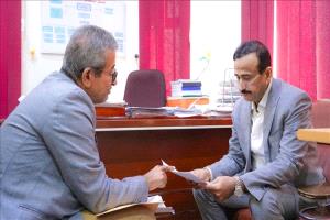 محافظ شبوة يشدد على الانضباط الوظيفي والرقابة المؤسسية لتحسين الأداء