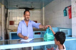 دفتر الديون… شريان حياة اليمنيين في زمن الغياب الاقتصادي