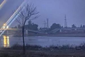 قسد تفجر جسرين على الفرات بعد سيطرة الجيش السوري على الطبقة