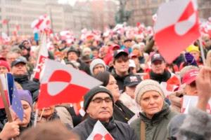 غرينلاند ليست للبيع.. الشارع يواجه ترامب والاقتصاد يدخل خط النار