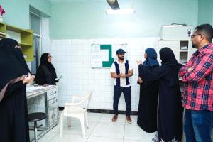 مدير صيرة يتفقد الخدمات الصحية ويؤكد دعم القطاع الطبي