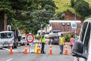 انهيار أرضي في نيوزيلندا يترك عائلات مفقودة وسط أمطار غزيرة