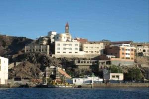 عدن.. انقطاع متواصل لشبكتي "عدن نت" و"يمن موبايل" في التواهي يعيق الحياة اليومية