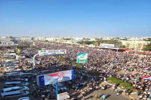 اتهامات بالفشل الإقليمي: صحفي يحمّل السعودية مسؤولية الفوضى في العالم العربي