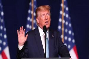 ترامب يشكك في عودة بهلوي ويترقب لحظة سقوط طهران