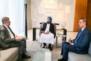 المحرّمي يبحث مع السفير الأمريكي تعزيز الشراكة الأمنية والسياسية