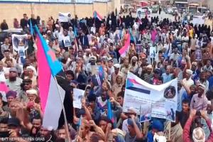 سقطرى تنتفض.. الشارع الجنوبي يرفض حل المجلس الانتقالي ويمسك بزمام المبادرة