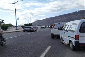 عدن مشلولة: أزمة الغاز توقف المواصلات العامة لأكثر من 40 يومًا