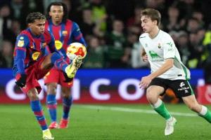 برشلونة يعبر سانتاندير بثنائية ويتفادى فخ الكأس