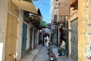 سيئون.. اعتقال صاحب محل جوالات بعد مداهمة مفاجئة تُثير القلق