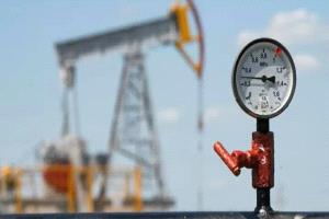 النفط يلتقط أنفاسه بعد موجة صعود… وفنزويلا والمخزونات الأميركية تضغطان على الأسعار