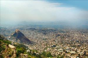 اغتيال طبيبة أمام أطفالها في تعز يثير غضب الأهالي