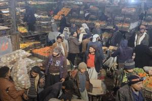 الحوثيون يُغلقون سوق الخضار في إب ويختطفون مستأجرين لصالح نافذ