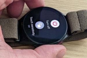 عطل مفاجئ في ساعات سامسونغ بعد تحديث One UI 8