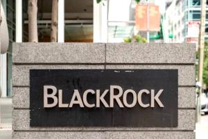 بلاك روك تتخطى 14 تريليون دولار أصولاً لأول مرة
