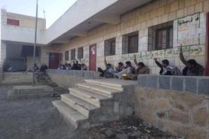 حصار الحوثيين يُخنق قرية آل فارح في عمران ويهدّد المدنيين