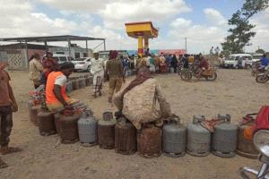 تحديد محطة لبيع الغاز بالسعر الرسمي في الحوطة لحج للتخفيف من حدة الأزمة