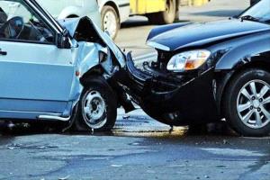 طرقات تحصد الأرواح: وفاة وإصابات في حوادث مرورية بعدة محافظات