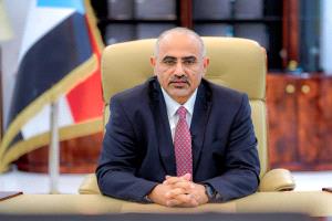 الرئيس الزُبيدي يوجّه نداءً حاسماً.. احتشاد جنوبي في عدن دعماً للإعلان الدستوري ورفضاً لاحتجاز وفد الانتقالي