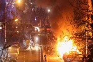 نحو ألفي قتيل وإيران تغرق في الاحتجاجات: دعوات عاجلة للحوار