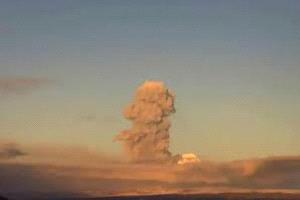 ثوران تشيفيلوتش يطلق رمادًا إلى 9 آلاف متر في سماء كامتشاتكا