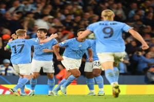 ديربي مانشستر يشتعل مبكرًا في قمة الجولة 22