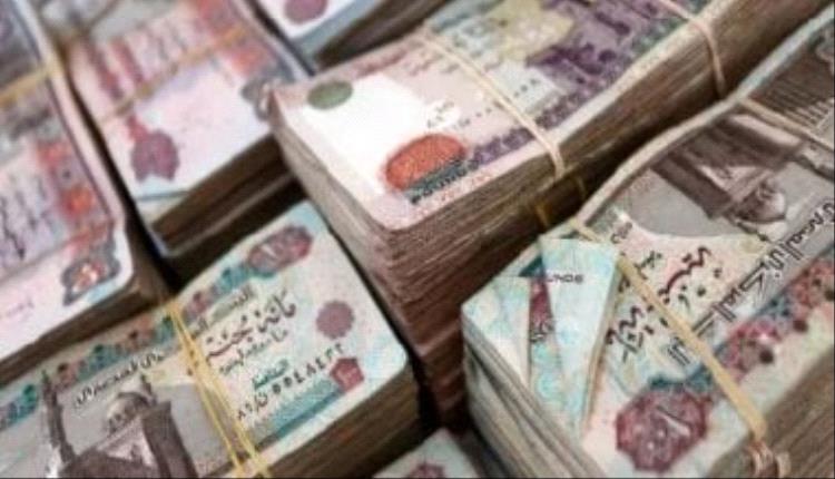 المركزي المصري يحسم الجدل بشأن الجنيه الورقي وفئات 25 و50 قرشًا