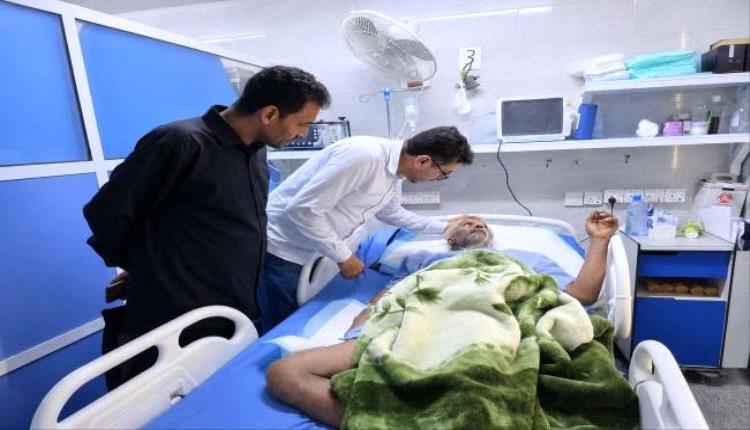وفد من إعلام الأمانة العامة للانتقالي يطمئن على صحة المناضل علي عبده طاهم في عدن