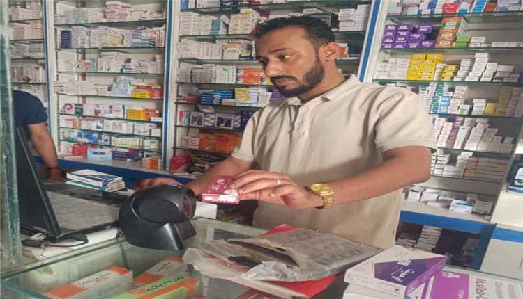 حملة رقابية في المهرة تضبط مخالفات بـ15 صيدلية وتغلق 6 منشآت مخالفة