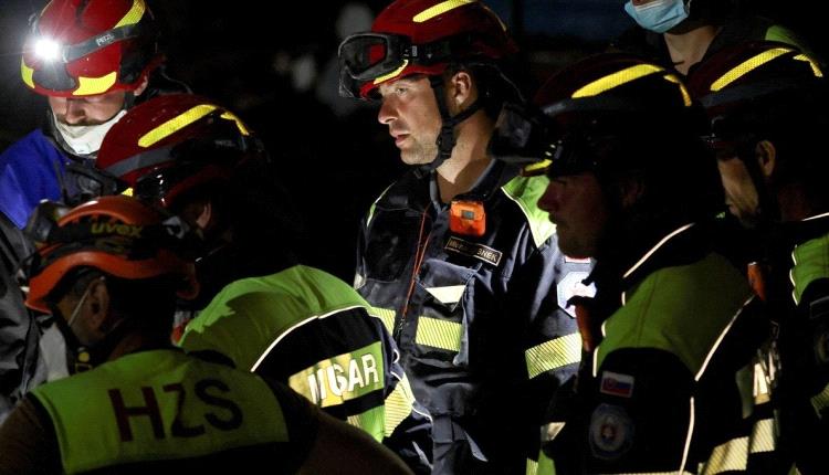 4099 منقذاً أجنبياً يواصلون العمل في فنزويلا عقب الزلزالين المدمّرين